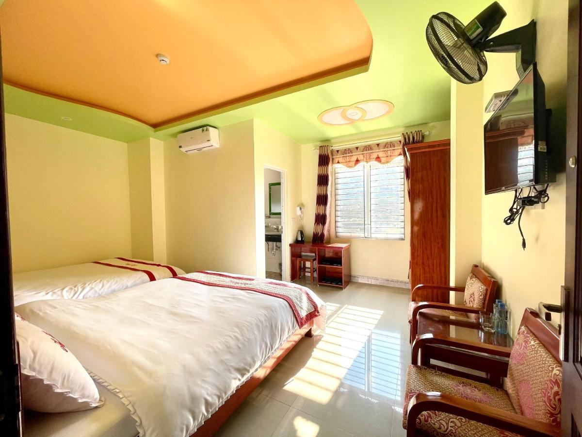 Huy Hoang Hotel Донгван Экстерьер фото